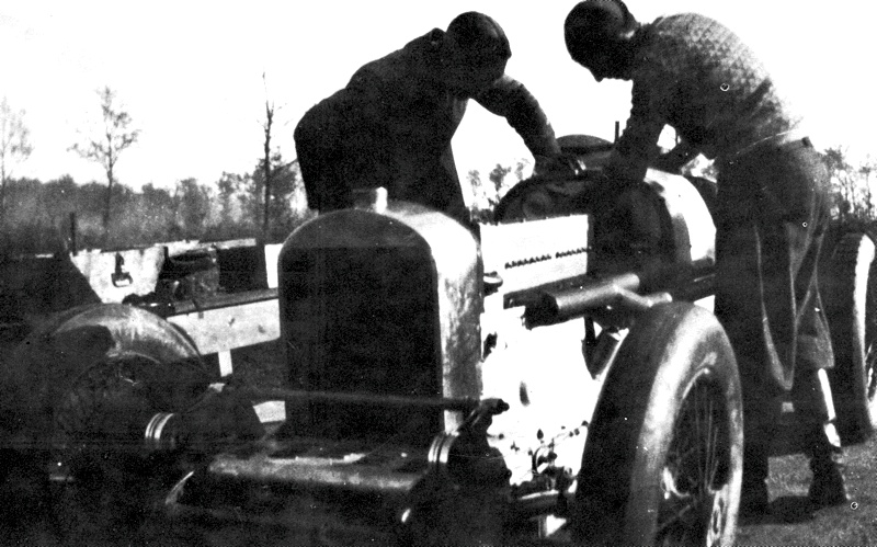 Massimino and Bignami working on Bugatti Type 35