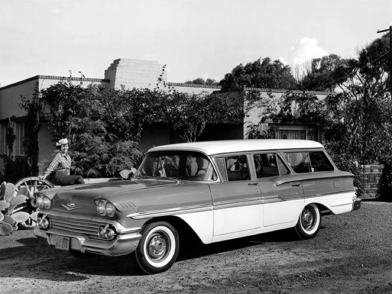 1958 Chevrolet Brookwood 4-Door 9-Passenger Station Wagon