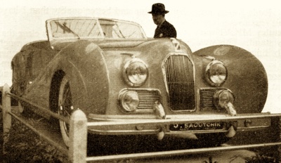 Picture of the inspired coachwork, in grey and cream finish, shown by the firm of Saoutchik at the 1949 Paris motor-show