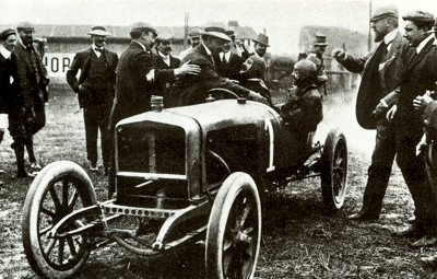 Guyot after winning the Grand Prix de Voiturettes at Dieppe in 1908