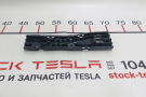 15 Drain tube mounting bracket left side Tesla mod
