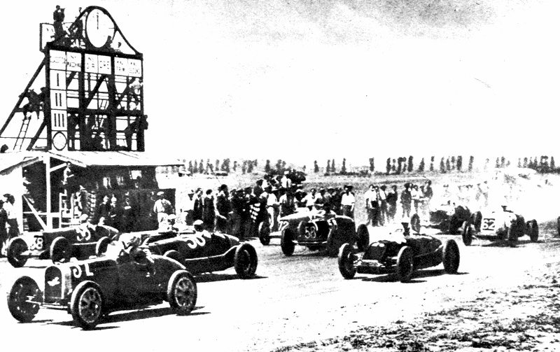 The start of the 1931 Rome GP on the Littorio airfield circuit