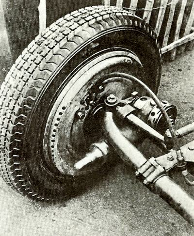 The steered swinging arm angement of the Dubonnet suspension, as seen in a 1935 Alfa Romeo P3