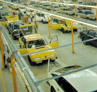 Rovers on the British Leyland production line at Solihull, Midlands, UK