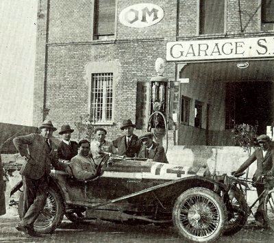 OM Works drivers Morandi and Minoia posing with their OM 2000 prior to the start of the 1927 Mille Miglia